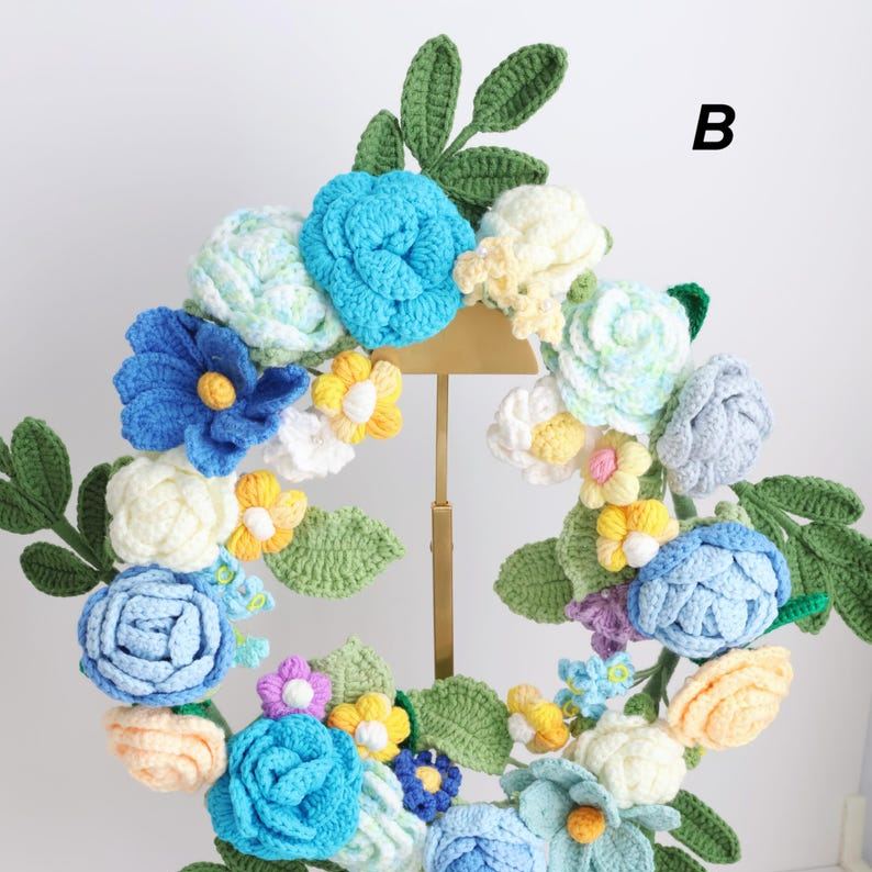 Couronne florale au crochet pour porte et décoration maison printanière
