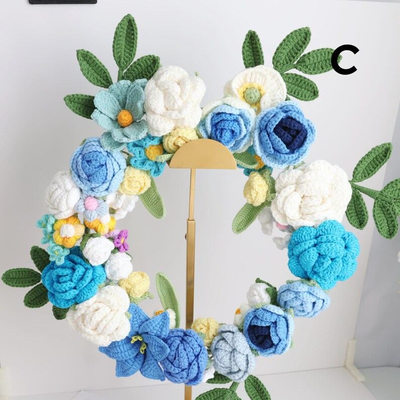 Couronne florale au crochet pour porte et décoration maison printanière