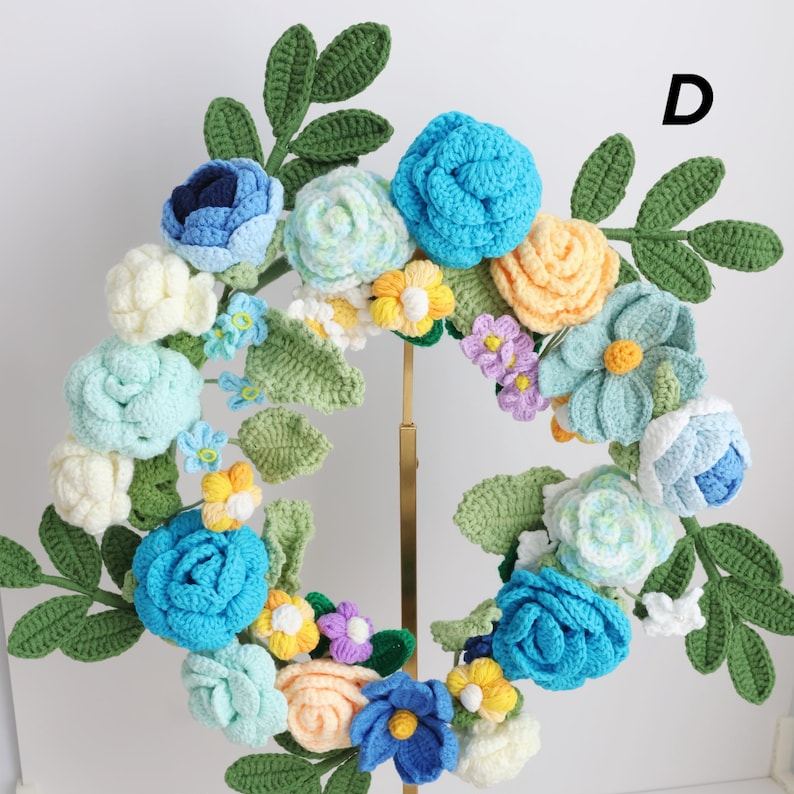 Couronne florale au crochet pour porte et décoration maison printanière