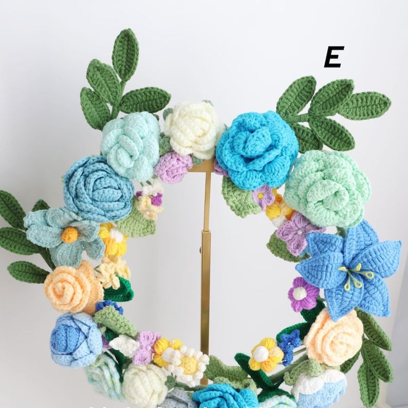Couronne florale au crochet pour porte et décoration maison printanière