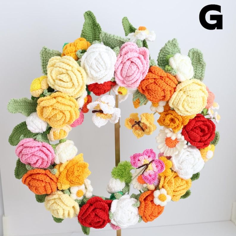 Couronne florale au crochet pour porte et décoration maison printanière