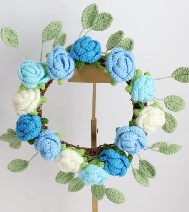 Couronne de fleurs au crochet pour décoration de porte et mur printanière