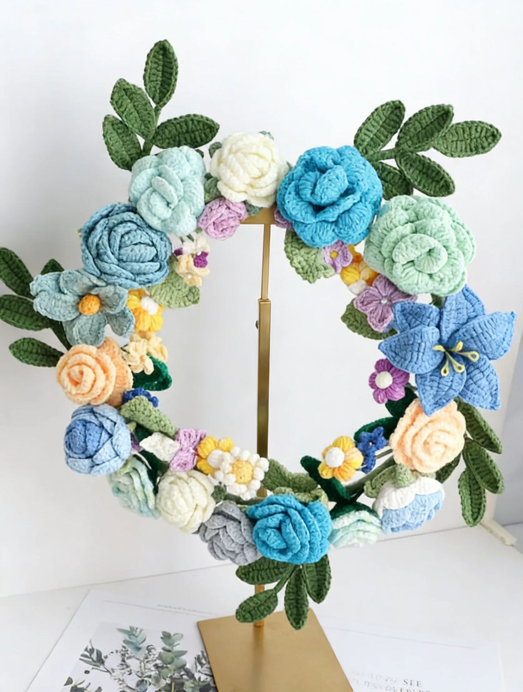 Couronne florale au crochet pour porte et décoration maison printanière