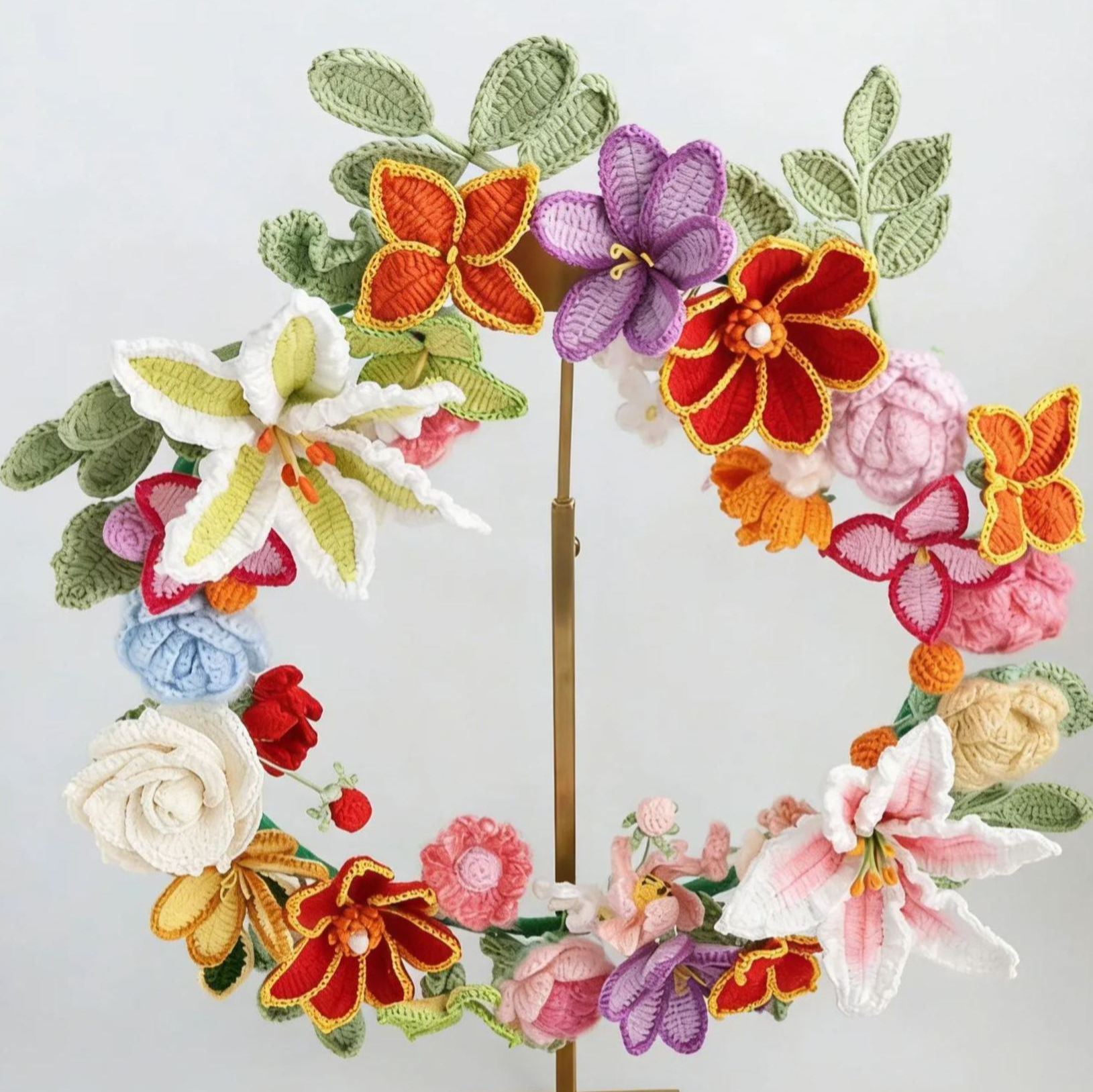 Couronne au crochet faite main pour décoration printanière intérieure