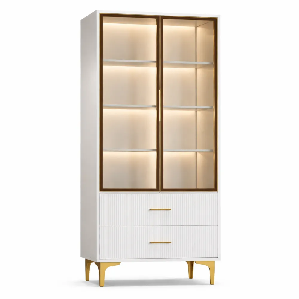 Hochschrank aus Glas mit LED-Beleuchtung und goldenen Beinen
