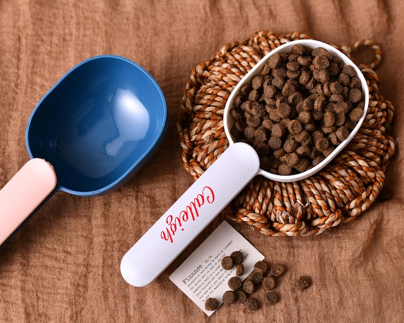 Dog Food Scoop with Bag Clip: Custom Pet Gift