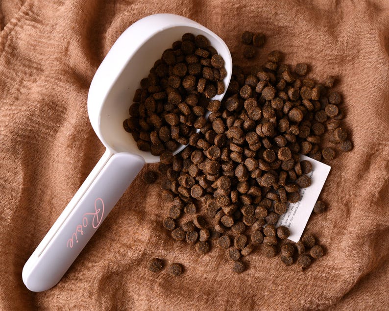 Dog Food Scoop with Bag Clip: Custom Pet Gift