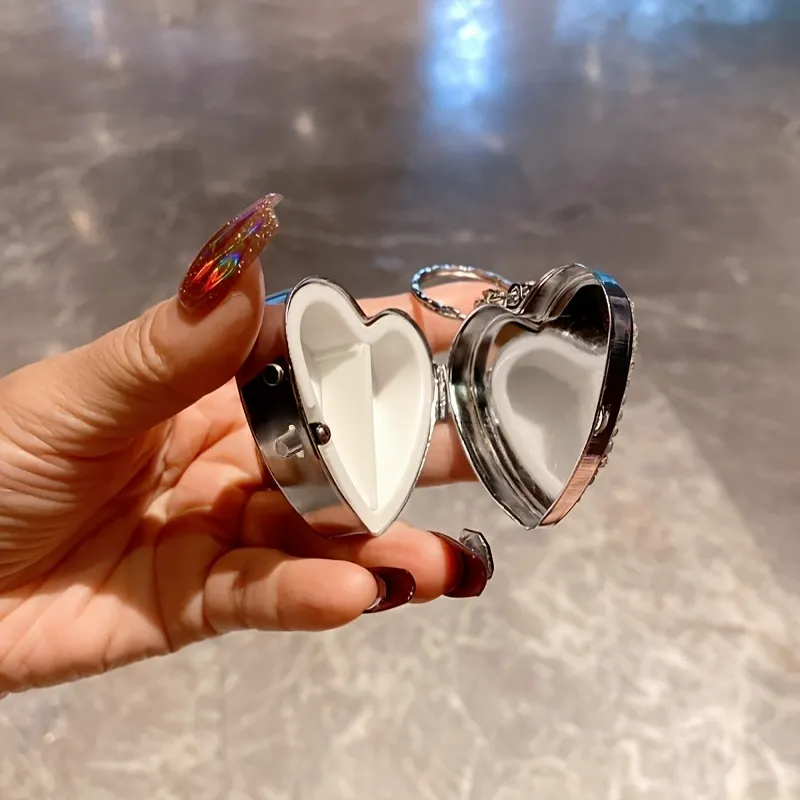 50% OFF ✨Sparkling Crystal Heart Pillbox Keychain – Glam On-the-Go Medication & Vitamin Organizer