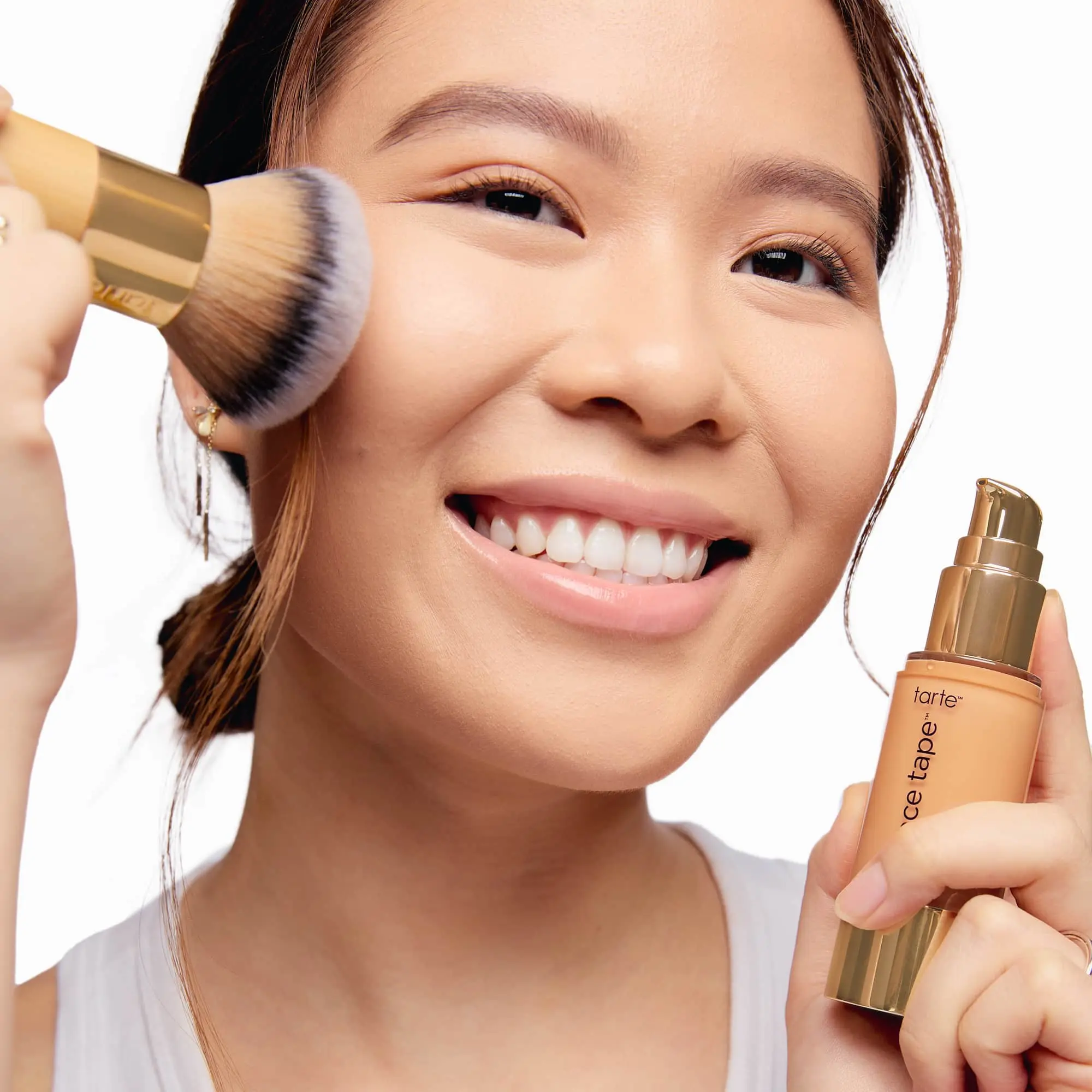 Fluffy dome foundation brush