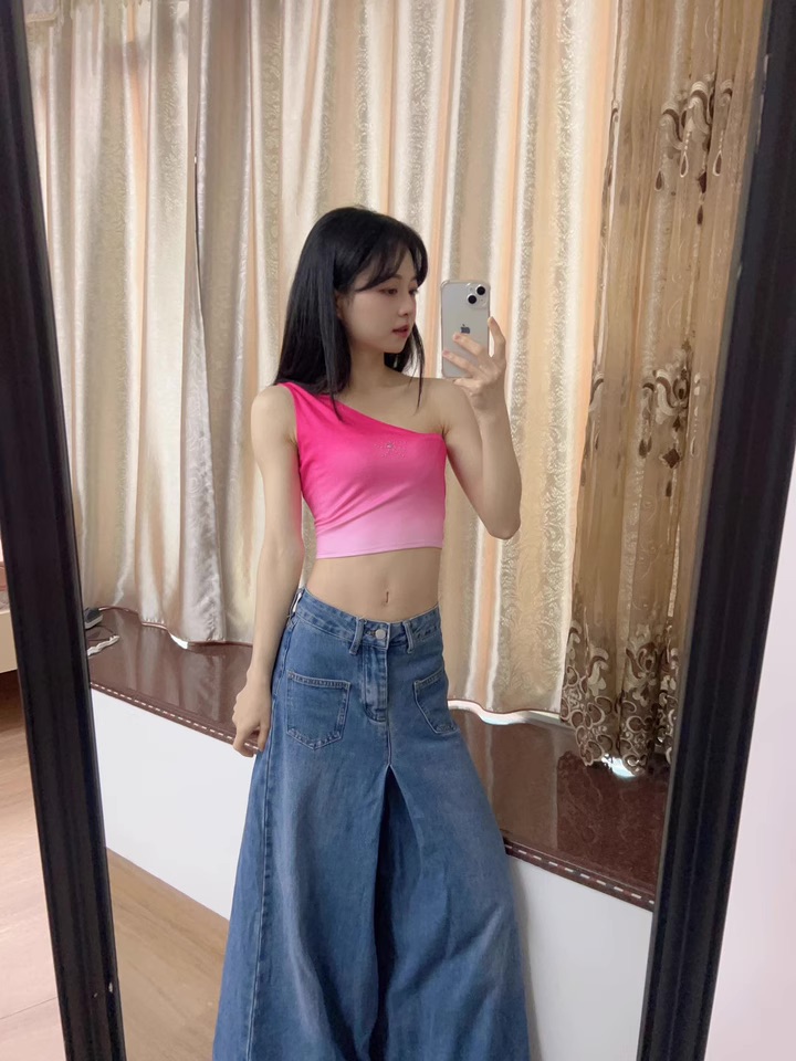 Pink Gradient Asymmetric Crop Top | Ningning – Aespa