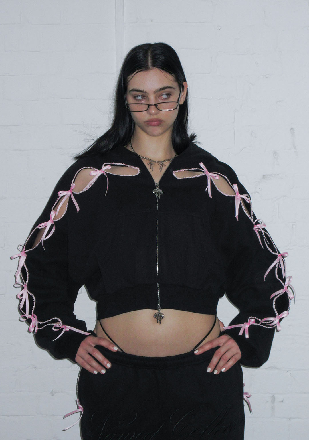 PRINC355 RIBBON CROP ZIP HOODIE BLACK