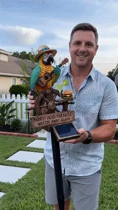 🌴  Solar-Powered Parrot Garden Light - "Wastin' Away Again"