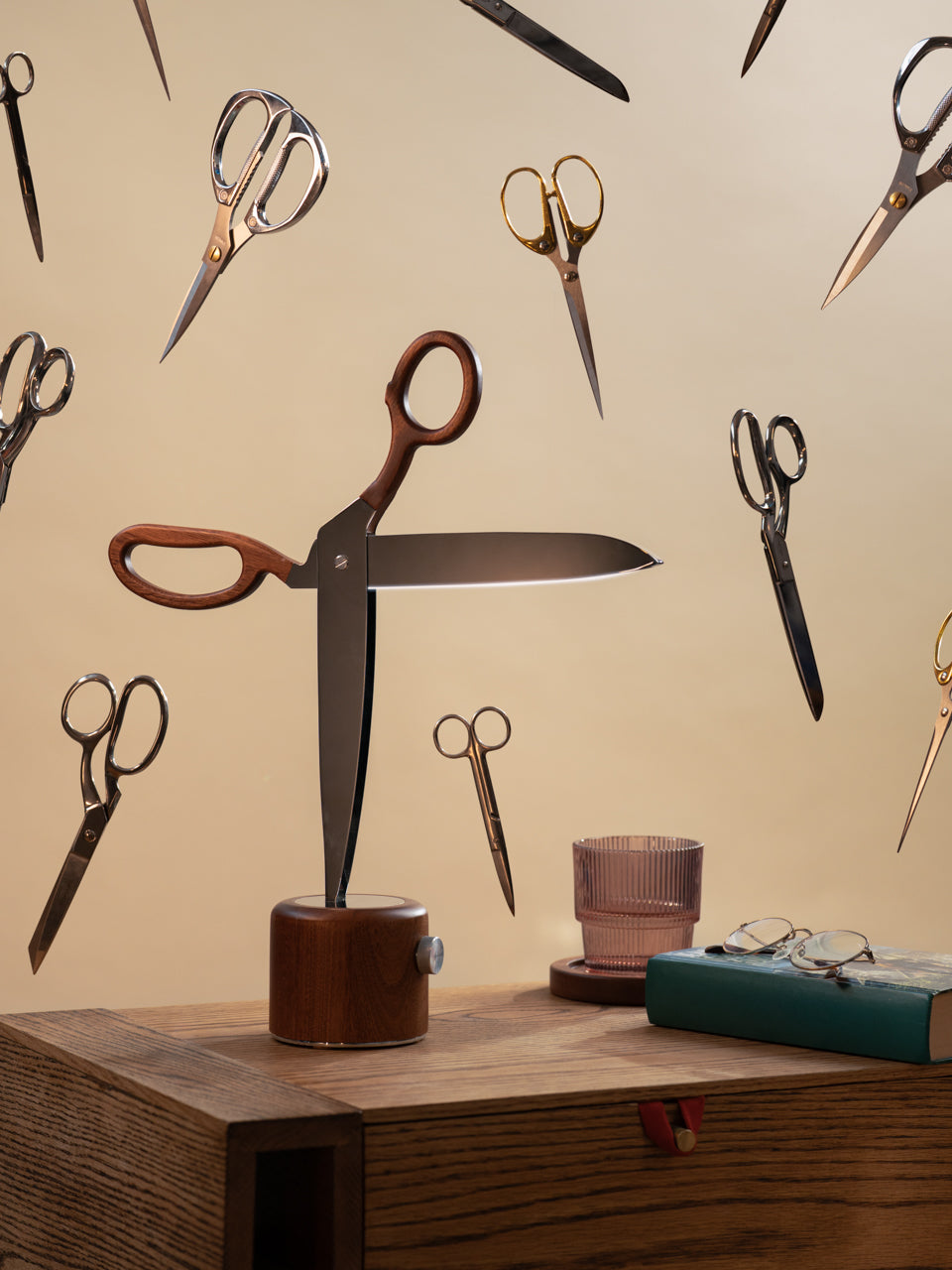 ✂️ Scissors-Shaped Sapele Wood Desk Lamp
