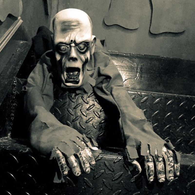 👻 Animated Crawling Zombie Halloween Touch Activated Haunted House Prop