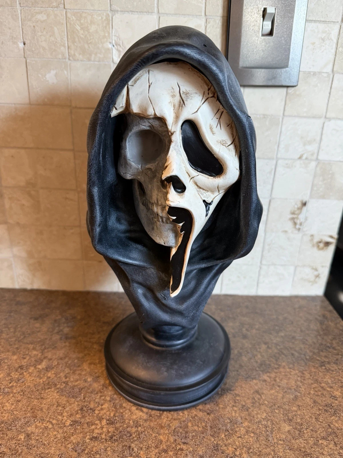 💀 Broken Ghostface Skull Bust Gothic Halloween Resin Decor