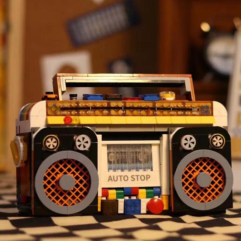 554 PCS Retro radio model, creative building block set, Building Sets, features opening mechanism, compatible with major brands, trendy decorative piece, DIY toy ornament, educational assembly kit, children's festive gift, Building Blocks Model 554 PCS Retro radio model, creative building block set, Building Sets, features opening mechanism, compatible with major brands, trendy decorative piece, DIY toy ornament, educational assembly kit, children's festive gift, Building Blocks Model