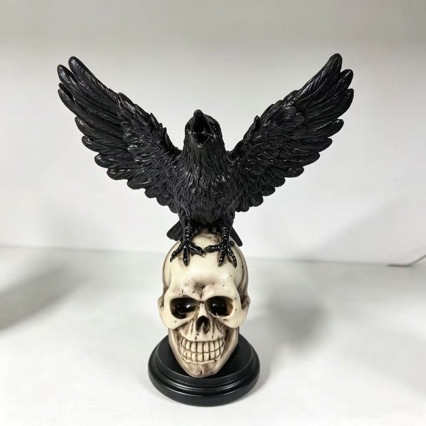 Raven Skull Guardian Sculpture – Gothic Dark Fantasy Home Decor