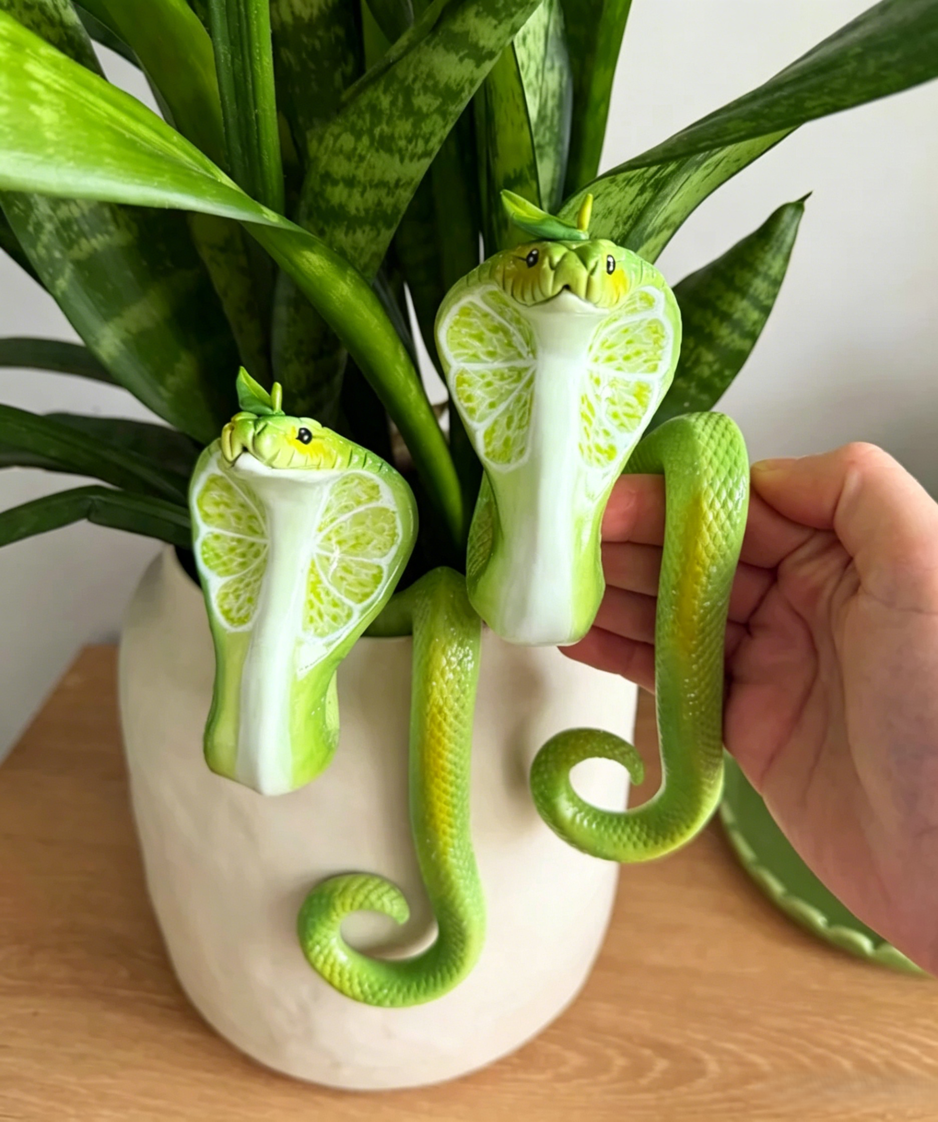 🐍Lime Cobra Plant Pot Hanger 
