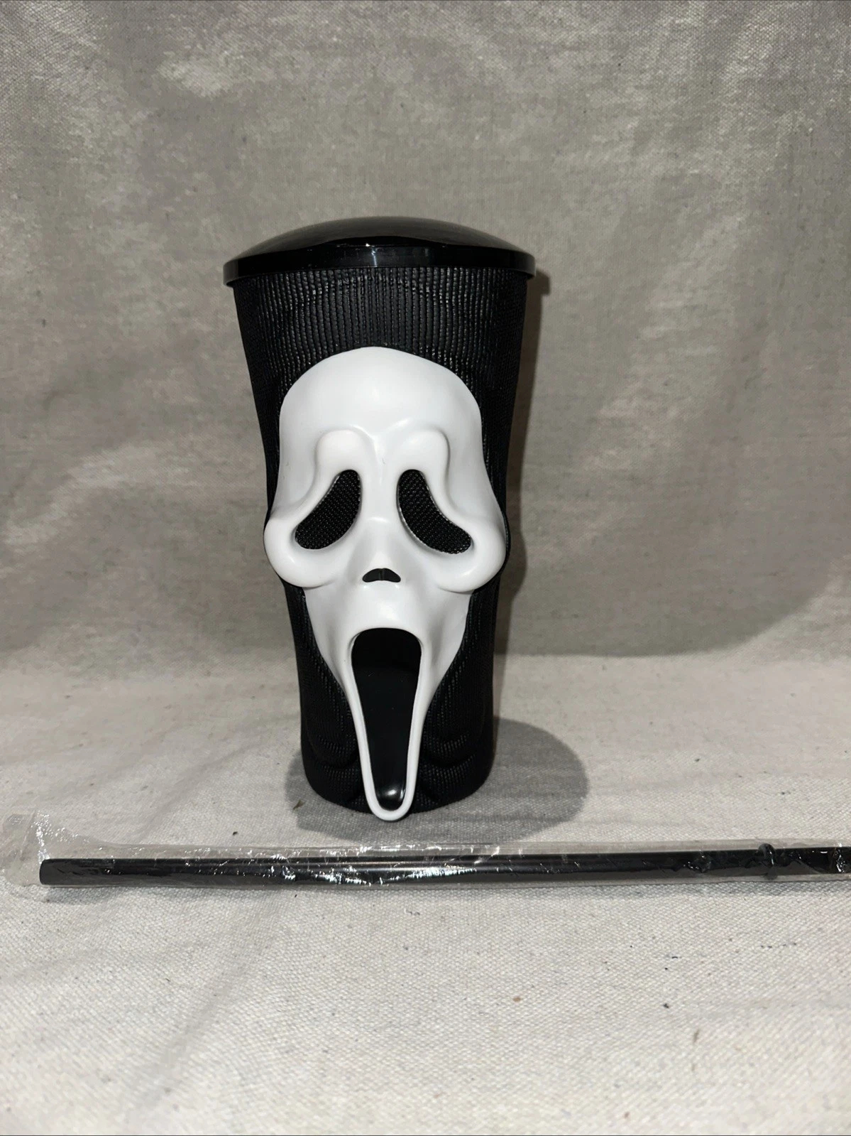 🔪 Ghostface Scream 3D Plastic Tumbler | Horror Movie Themed Cup with Straw