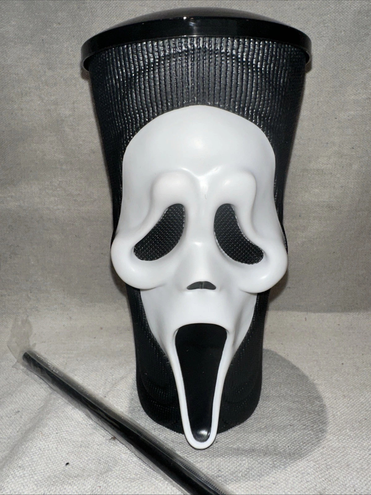 🔪 Ghostface Scream 3D Plastic Tumbler | Horror Movie Themed Cup with Straw