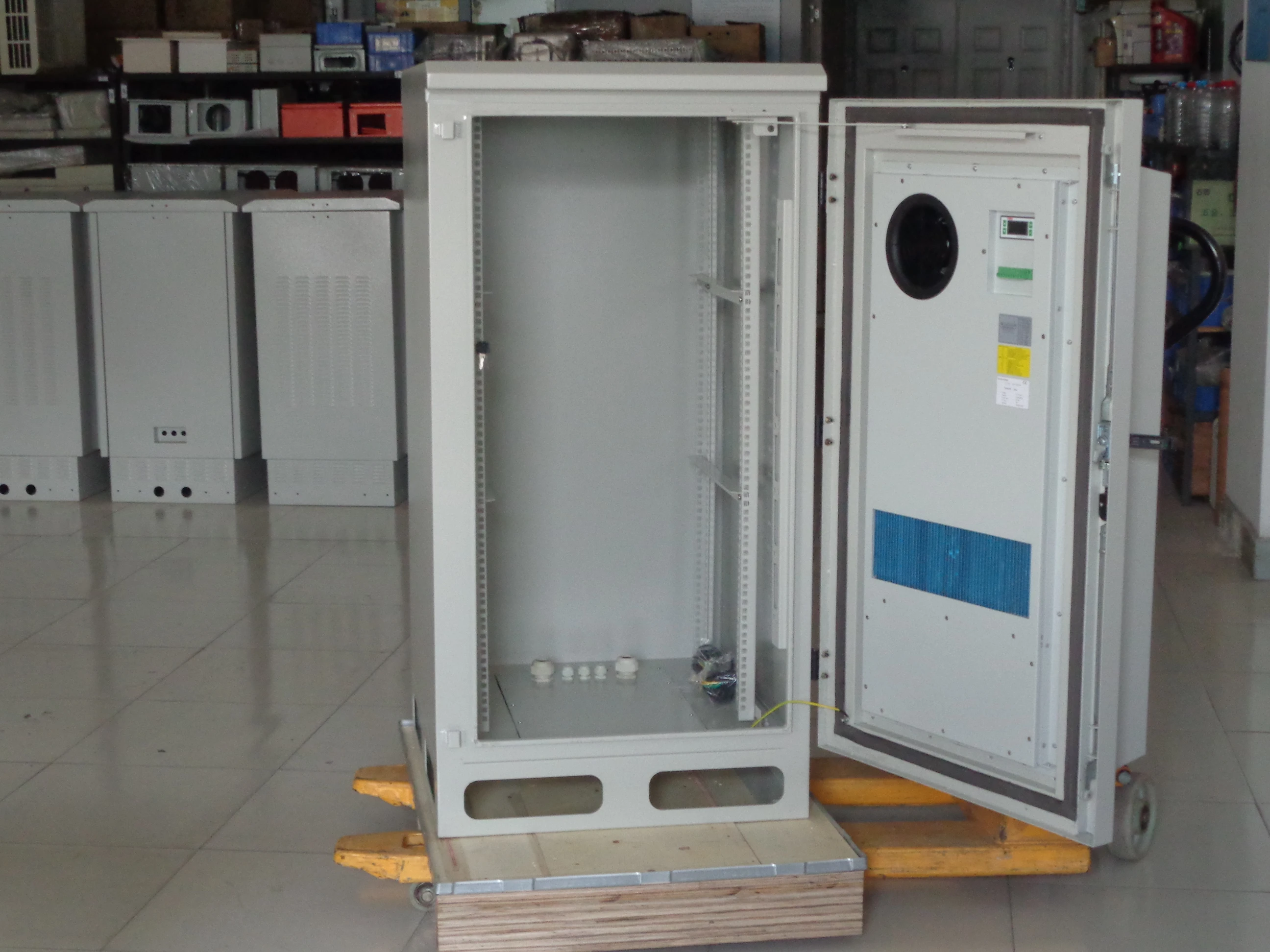 27U 19 Inch Large Space Rack Box Outdoor and Indoor Telecom Cabinet for Telecommunication Network Cabinet