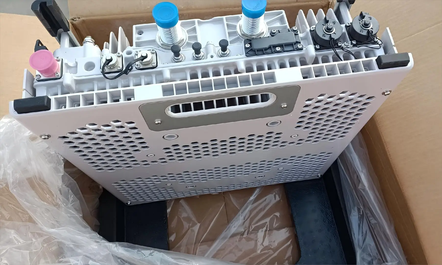 RRUS 12 B8A KRC 161 262/4 Wireless Base Station Radio Unit RRUS 12B8A KRC161262/4