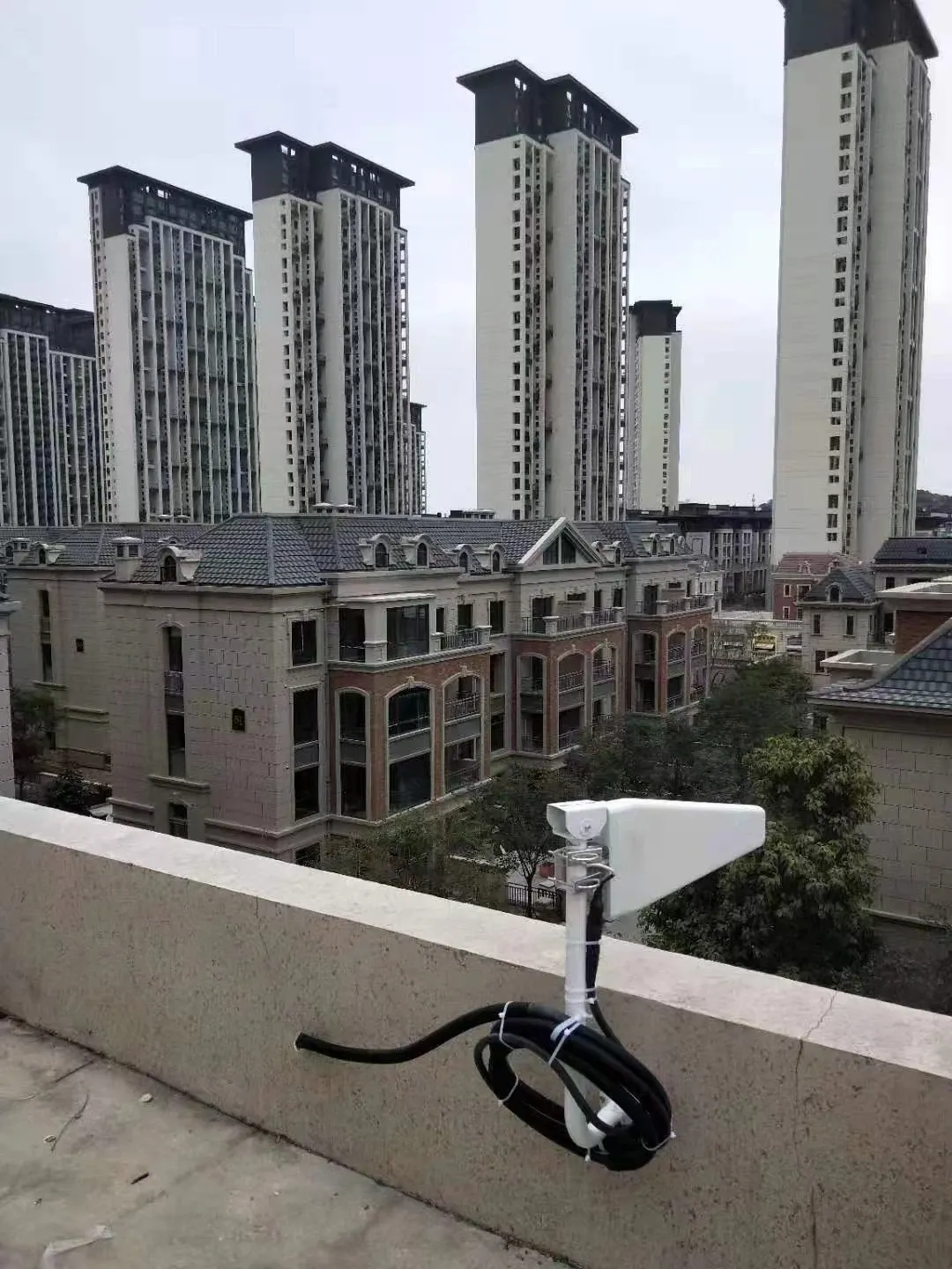 High-gain log-periodic antenna 10dBi outdoor directional LPDA antenna is used for signal enhancer 2G 3G 4G WiFi antenna-boxintelecom