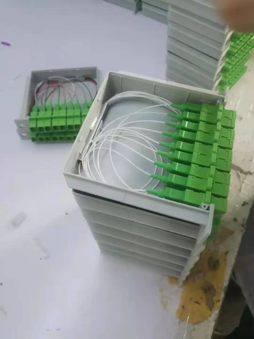 QingDao APT High Quality Casette Type Fiber Optic 1*8 SC/APC PLC Splitter