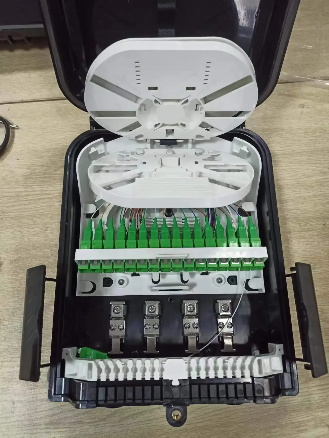 FTTX Outdoor waterproof IP66  16 cores fiber optic odf box fiber splitter box