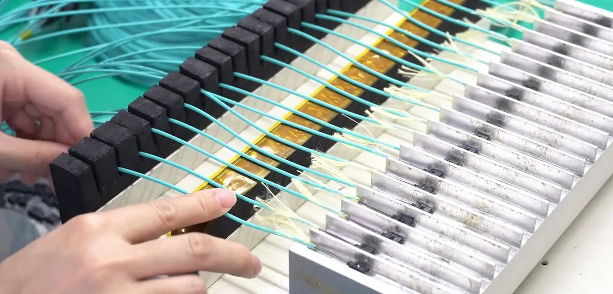 MPO OM4 50/125 Multimode Cable LSZH for WiFi 4G & 3G Networks Fiber Optic Patch Cord/Jumper 18