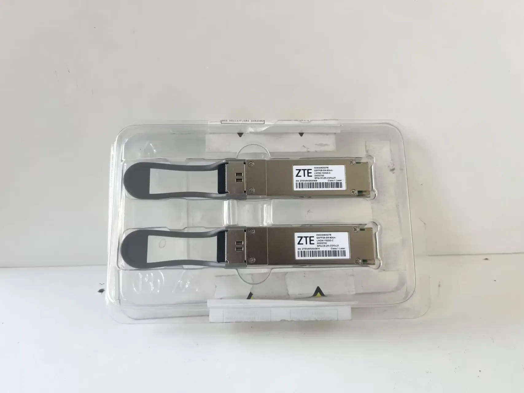 For QSFP-200G-CWDM4-C 100G Ethernet CWDM4 QSFP Transceiver 2km/10km Standard G.652 SMF Duplex LC Connector Base Station Use-boxintelecom