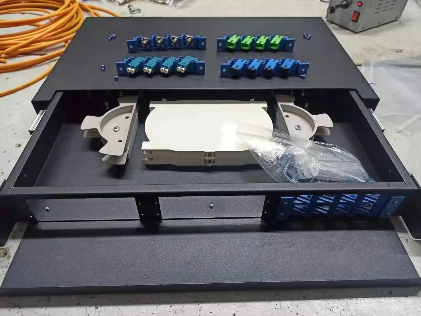 12 24 48 Port Fiber Optic Patch Panel 1U 19 Inches Rack Mount LC SC Full Equipment Din Rail Sliding Fiber Patch Panel Odf-boxintelecom