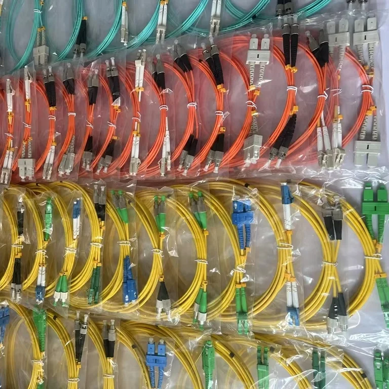 Factory Customized Fiber Optic Patch Cord Singlemode Multimode LC SC FC ST E2000 UPC APC