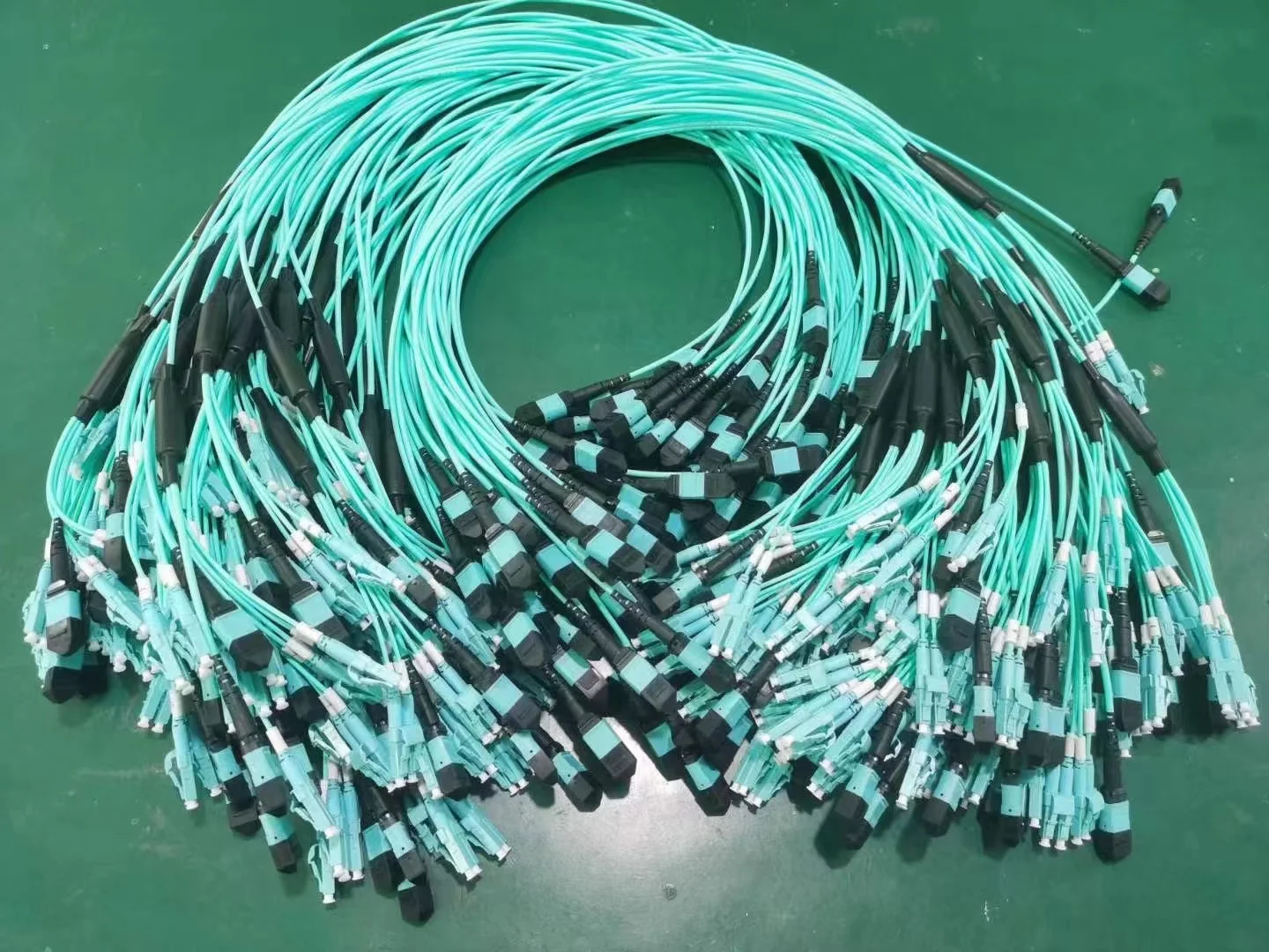 Factory Price 16-core MPO/MTP3 Patch Cord Cable Customized Length 3m/5m/10m Multimode Fiber for 850nm SR4 SFP Module 1