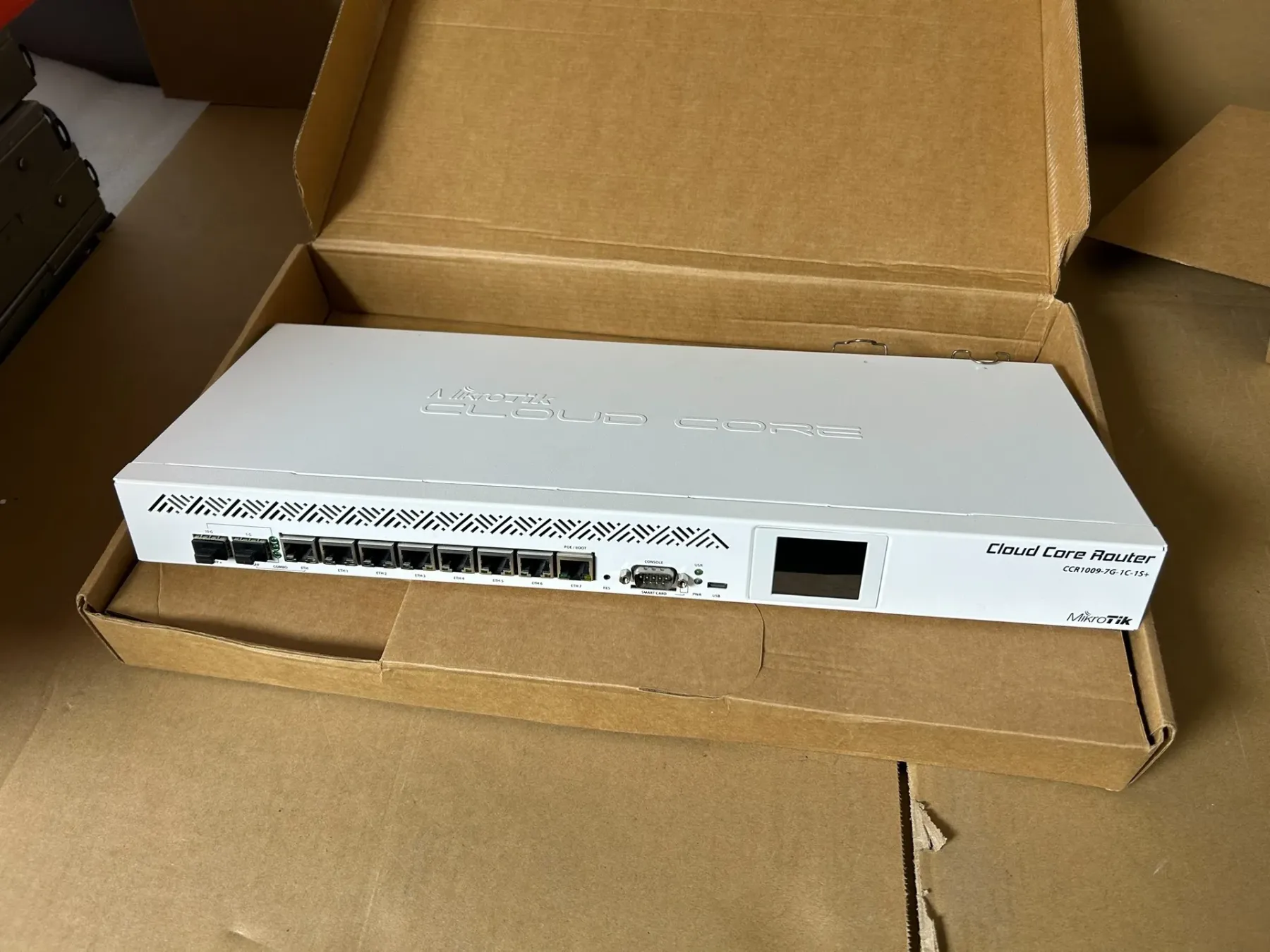 Mikrotik CCR1009-7G-1C-1S+ 7x Gigabit Ethernet router CCR1009-7G-1C-1S-plus-boxintelecom