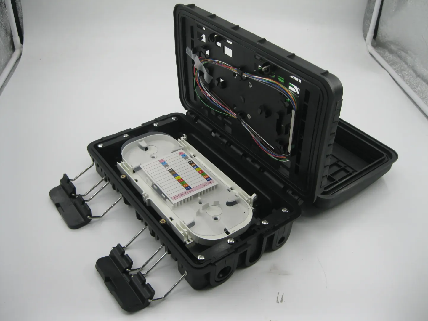F225-APT  Versatile 16 Cores FTTH Fiber Optical Distribution Box Solution