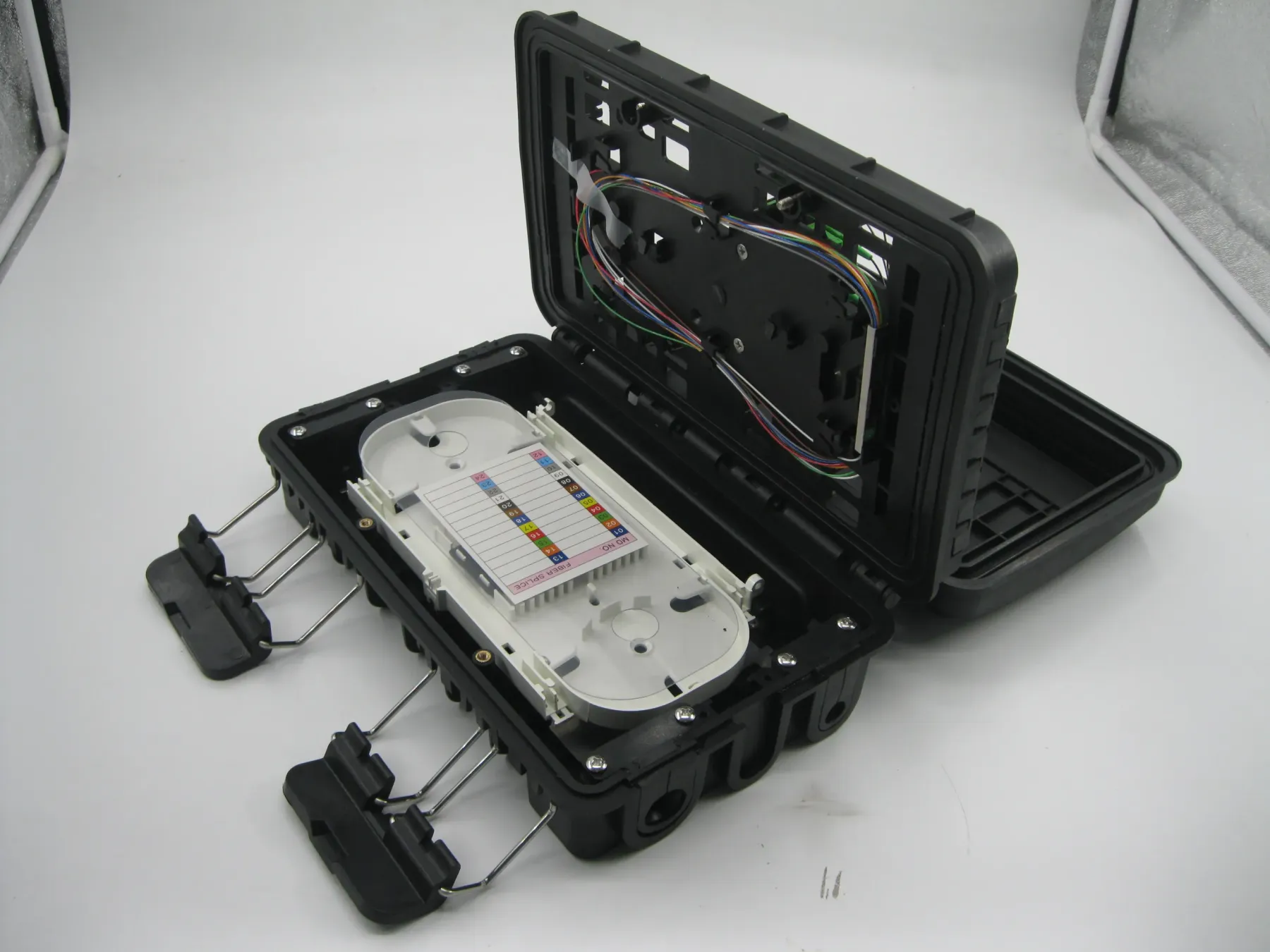 F225-APT  Versatile 16 Cores FTTH Fiber Optical Distribution Box Solution