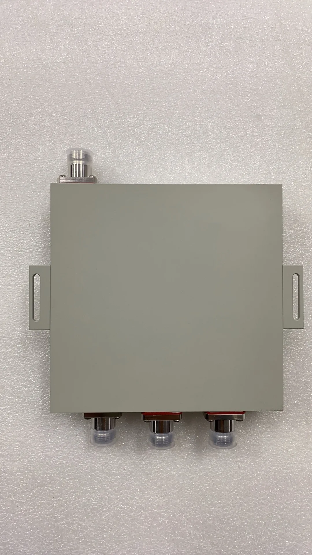 Hot Sale 6G Low PIM -140dBc Sigle/ Double Unit 698-2700/3300-3800/5150-7125MHz Triplexer T