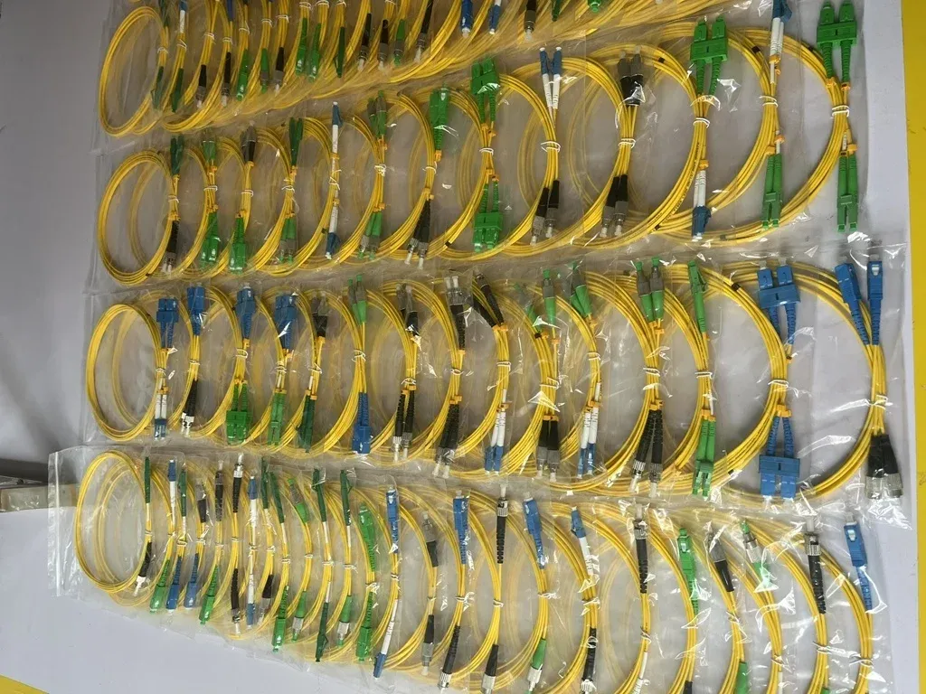 Factory Customized Fiber Optic Patch Cord Singlemode Multimode LC SC FC ST E2000 UPC APC