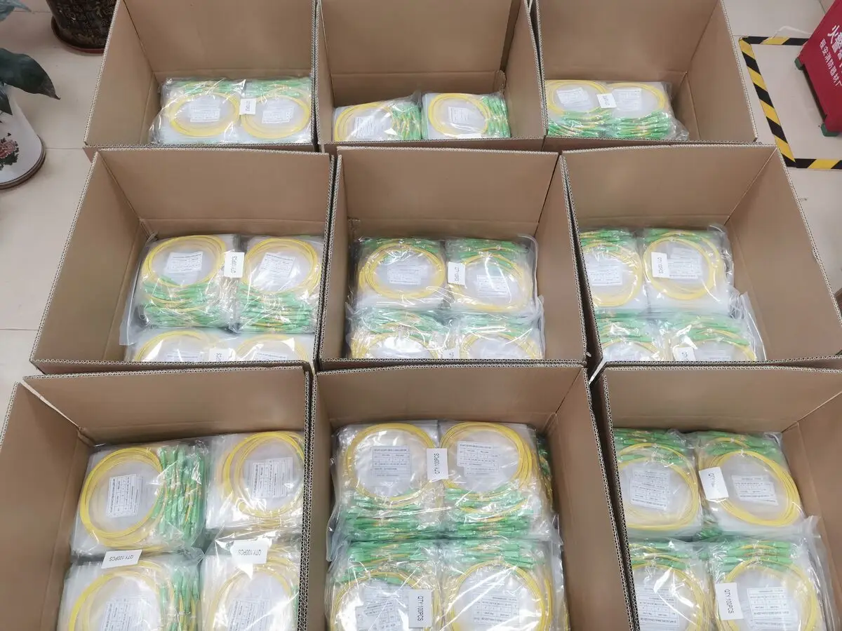 MPO OM4 50/125 Multimode Cable LSZH for WiFi 4G & 3G Networks Fiber Optic Patch Cord/Jumper 28