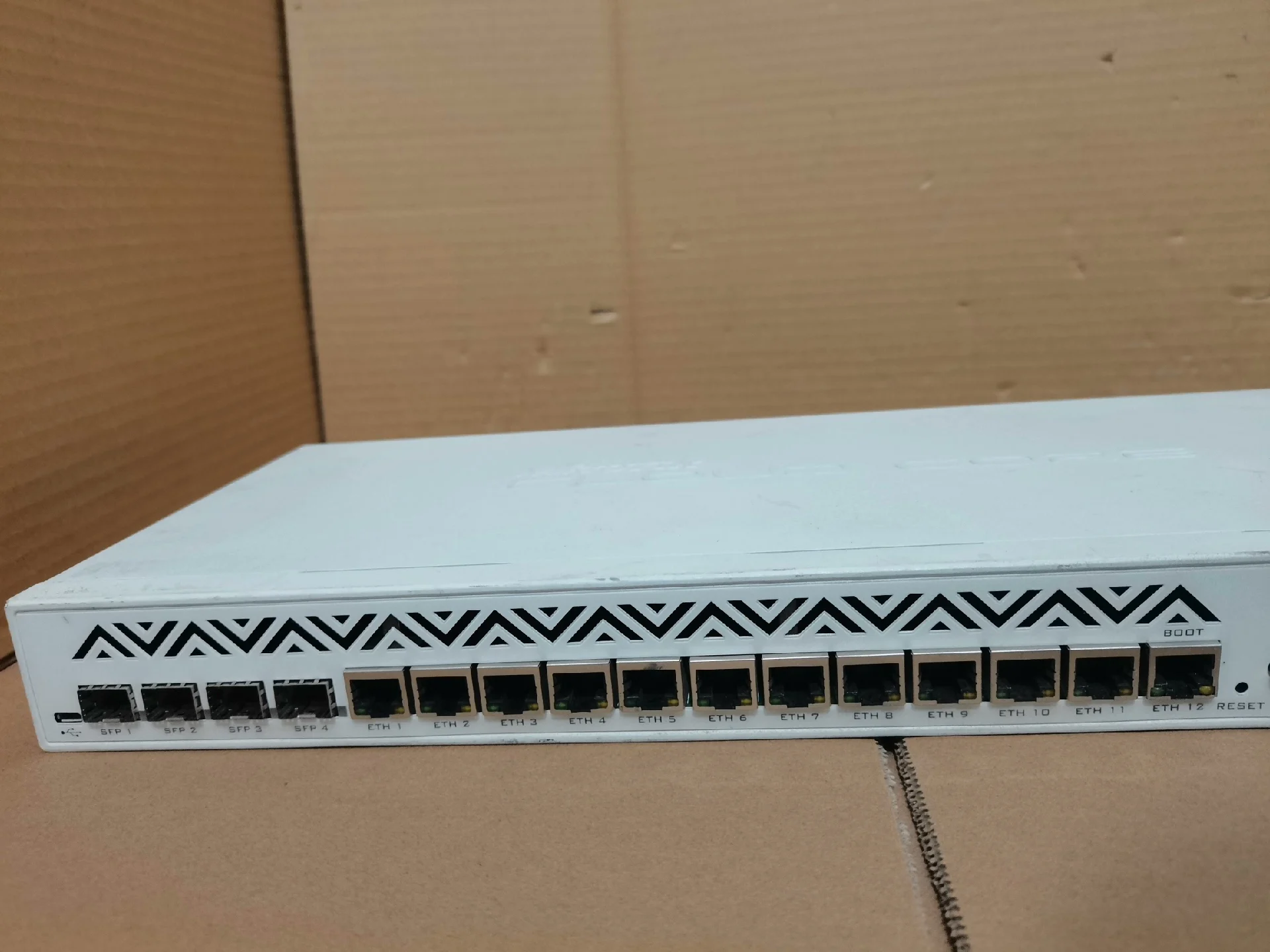 Mikrotik 12x Gigabit Ethernet, 4xSFP router CCR1036-12G-4S-EM-boxintelecom