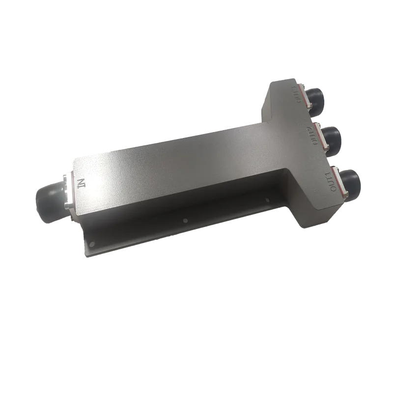 600-6000 MHz  50W indoor /outdoor application IP67 -155dBc 2 way power splitter/divider wi