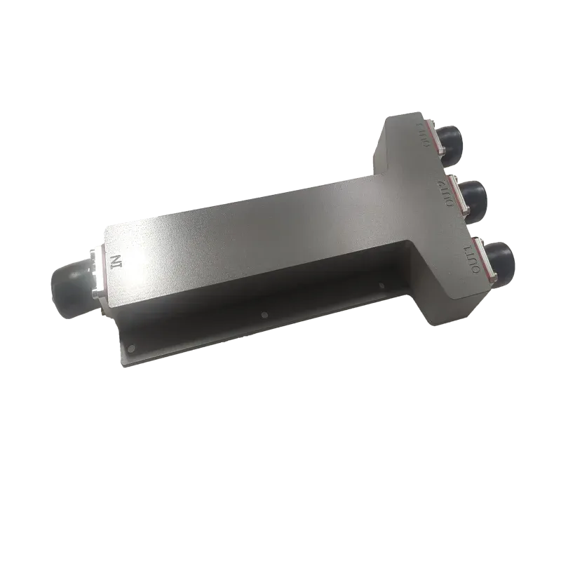 600-6000 MHz  50W indoor /outdoor application IP67 -155dBc 2 way power splitter/divider wi