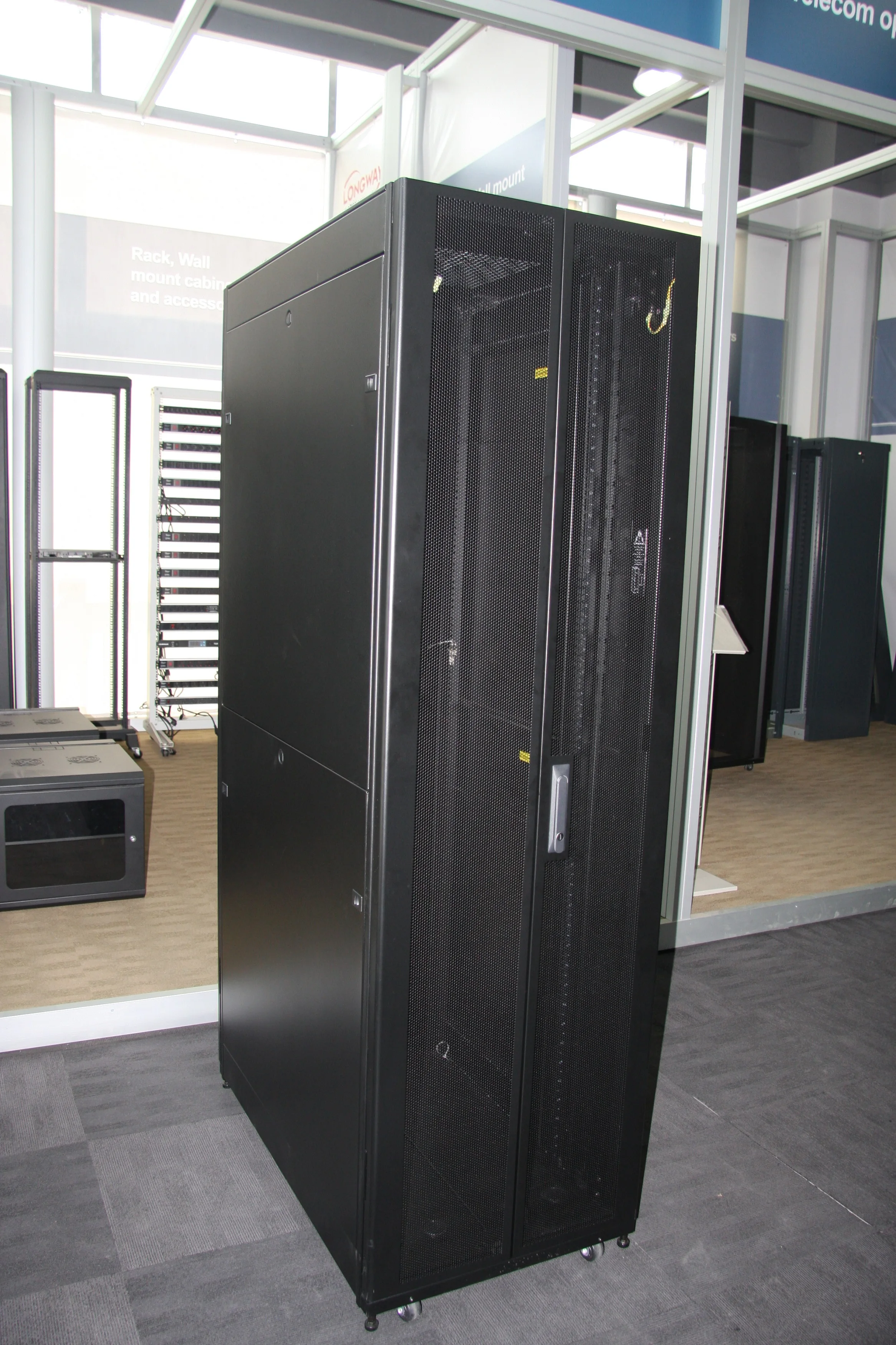 Professional Factory High Performance Network Server Cabinet Floor Standing Rack-boxintelecom