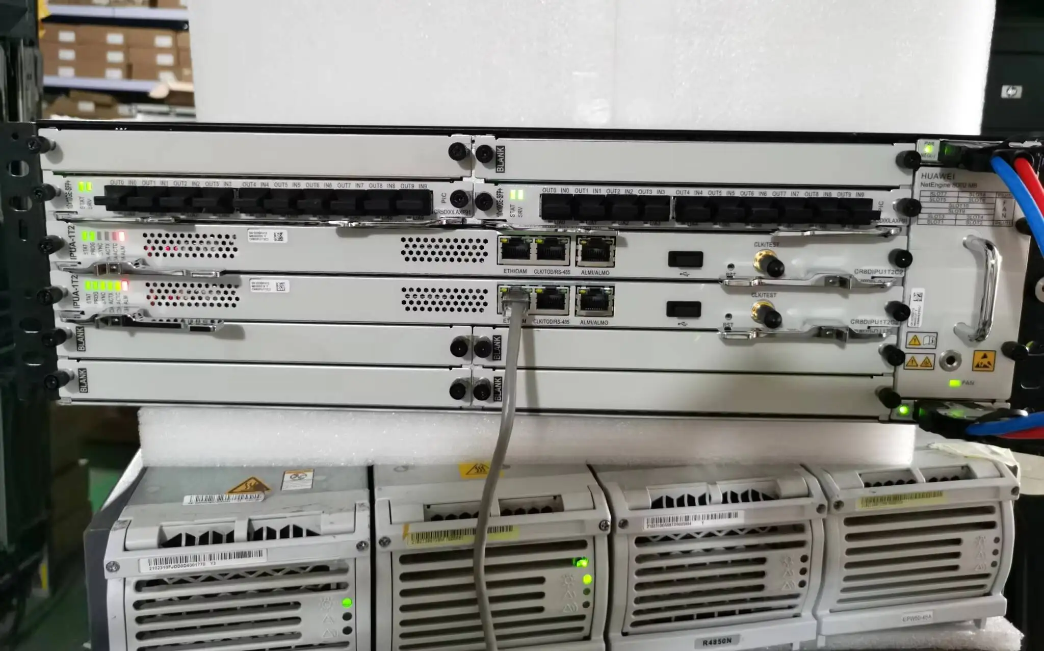 Enterprise Router NetEngine 8000 M8 Integrated AC Chassis Components Including 2*AC Power,Fan Box 02353EWU CR8BM8BKPAC1-boxintelecom
