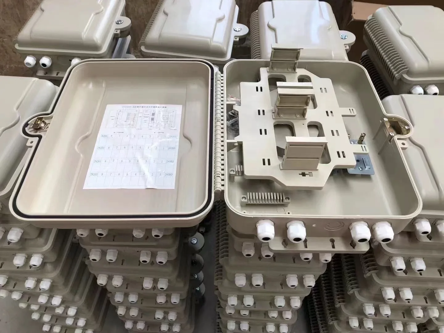 1x16 Core Fiber Optic Distribution Box SMC Splitter Distribution Box FTTH Outdoor Wall-Mounted 16-Port Fiber Distribution Box-boxintelecom