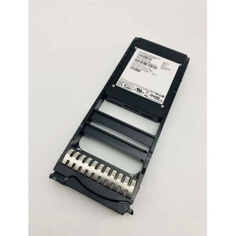 118033280 NVMe PowerMAX 3.84TB 2000/8000 Vt 005052696 MZWLL3T8HAJQ-00AC3 PM1723Bb