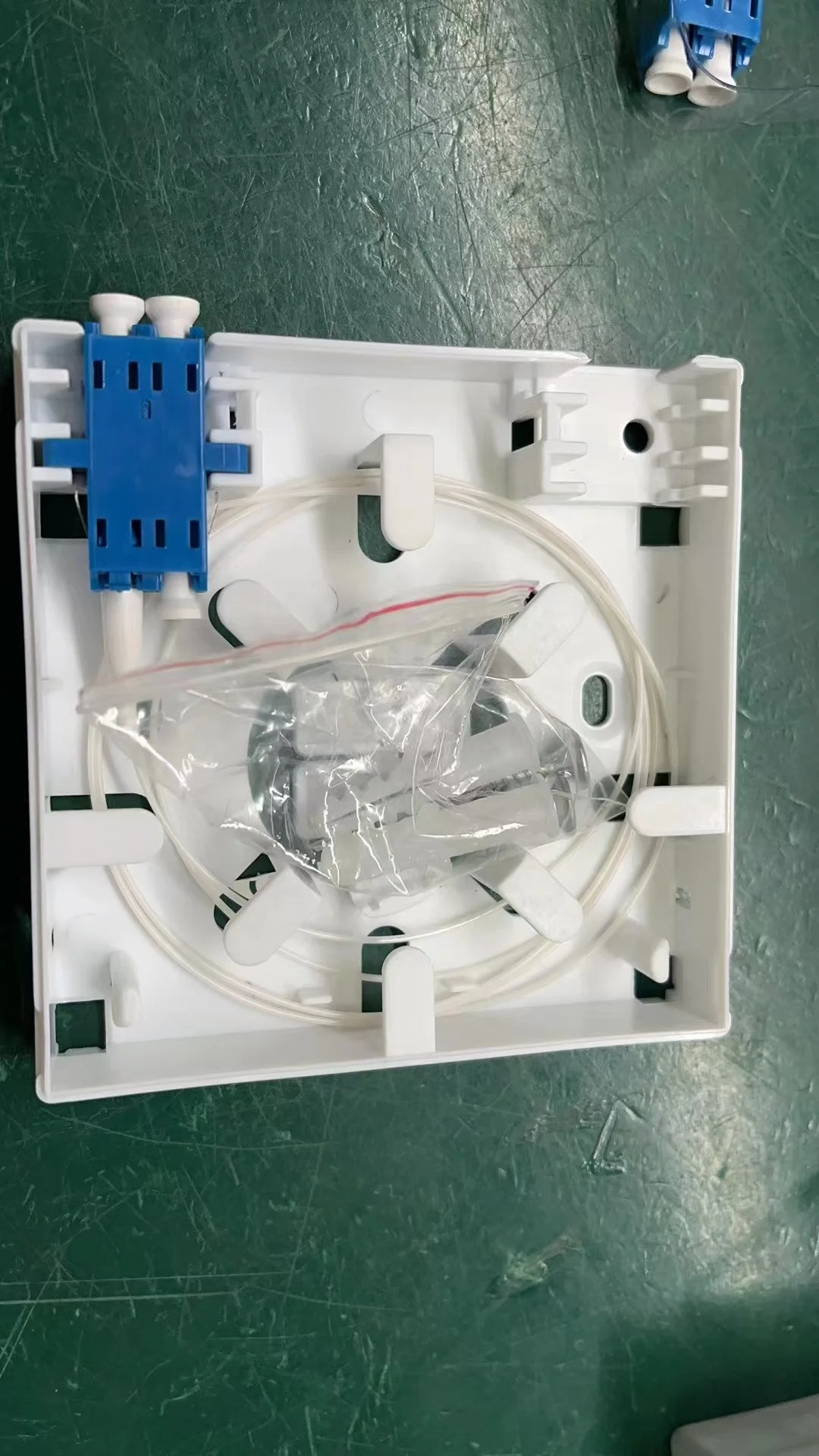 QD-APT Socket Fiber Ftth Box 2 Ports Desktop Wall Socket Terminal ABS Fiber Optic Junction