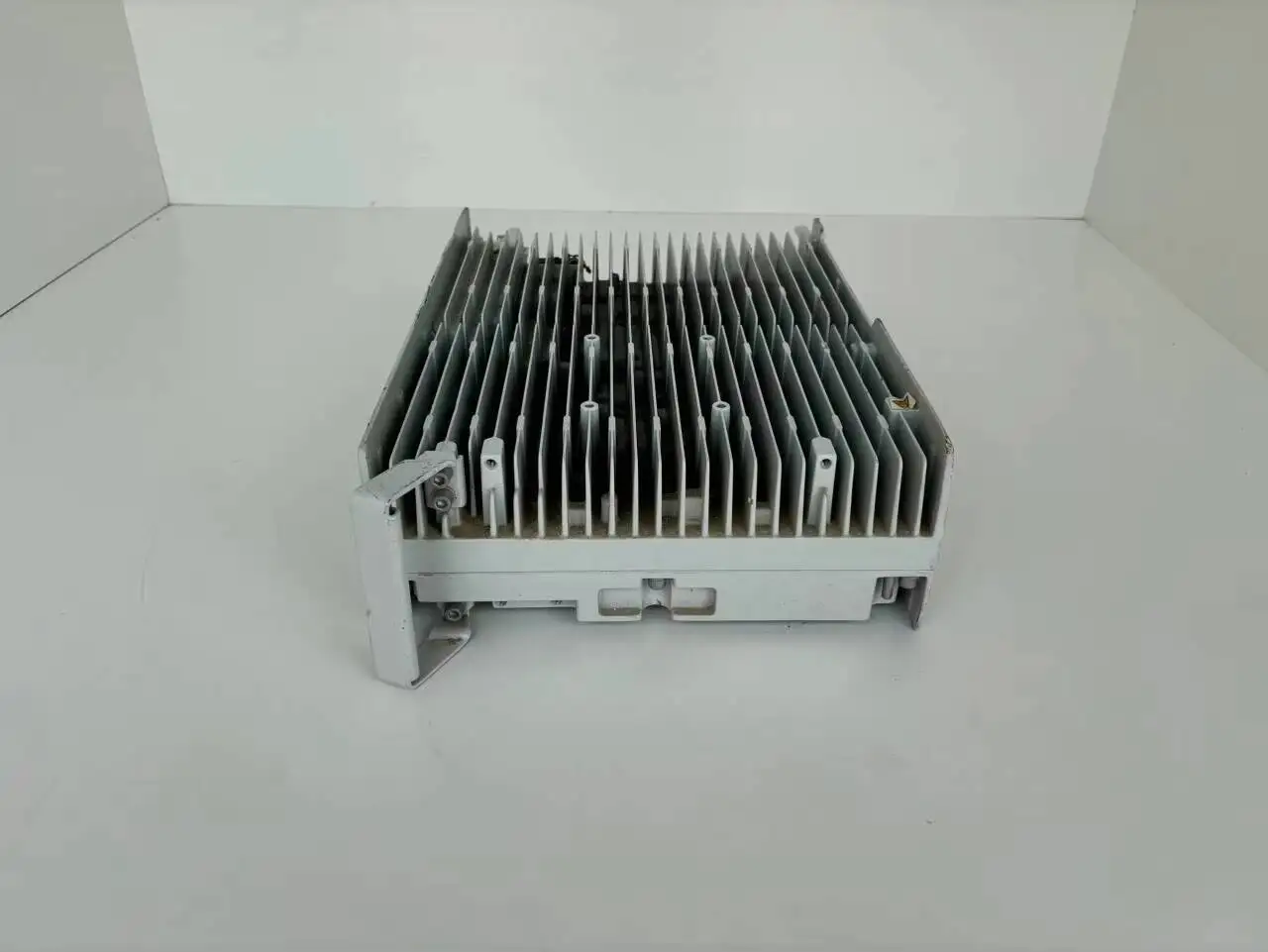 RRU 5909-2100 5900 2100Mhz 3936 1800MHZ 5910 5902 3959 Rru 5909 2100MHz Remote Radio Unit for Communication Base Station Use-boxintelecom