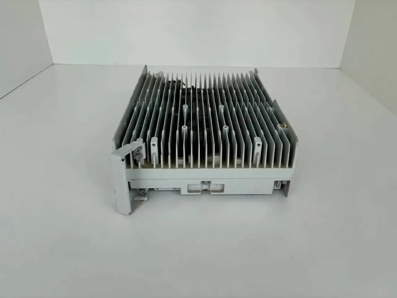 RRU 5909-2100 5900 2100Mhz 3936 1800MHZ 5910 5902 3959 Rru 5909 2100MHz Remote Radio Unit for Communication Base Station Use-boxintelecom